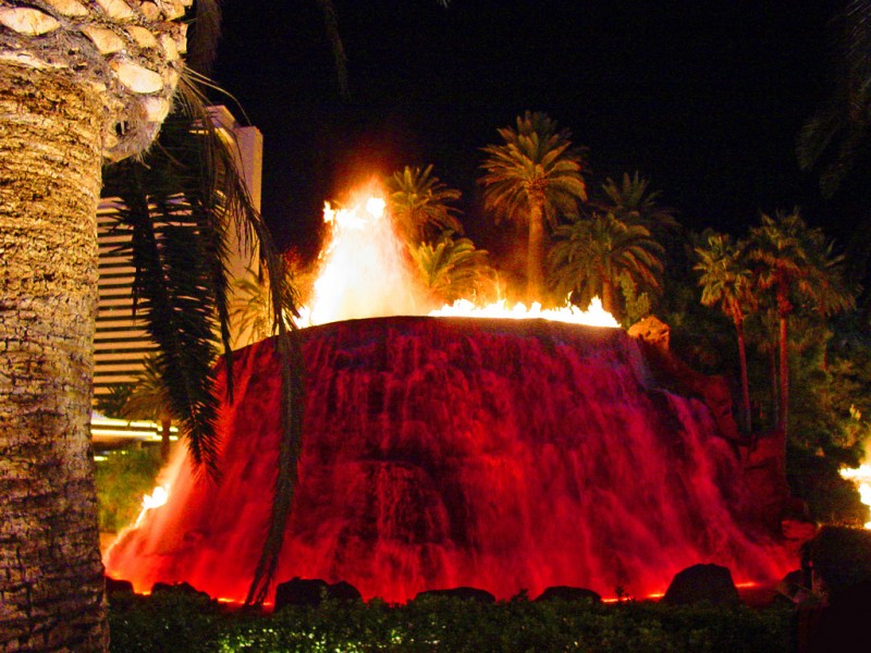 http://img5.arrivo.ru/eccb/b4/32324/6/USA-Las-Vegas-Mirage-Volcano(flickr.com-Alexander0802).jpg