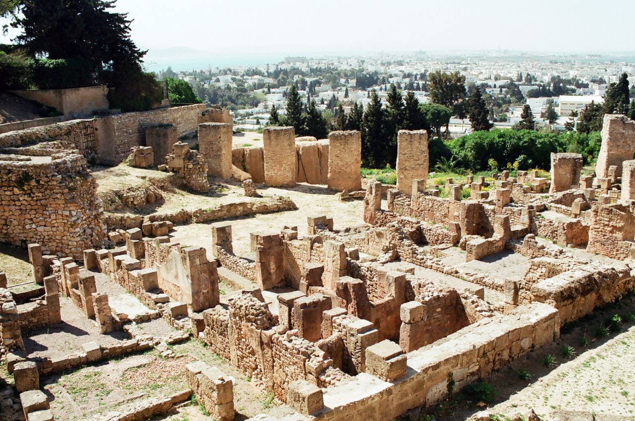 Почему карфаген был. Руины Карфагена Тунис. Древний город Карфаген в Тунисе. Бирса (Карфаген) достопримечательности Туниса. Развалины Карфагена в Тунисе.