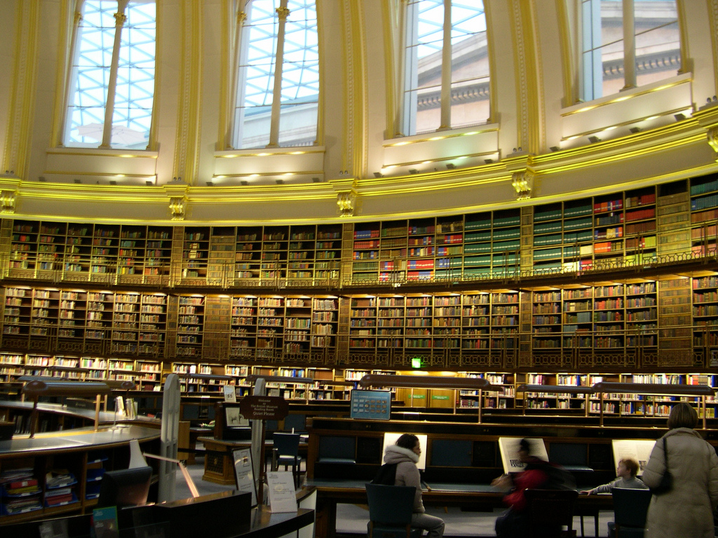 G library. Национальная библиотека Великобритании книгохранилище. Читальный зал британского музея Лондон Англия. Библиотека британского музея в Лондоне. Национальная библиотека британского музея.