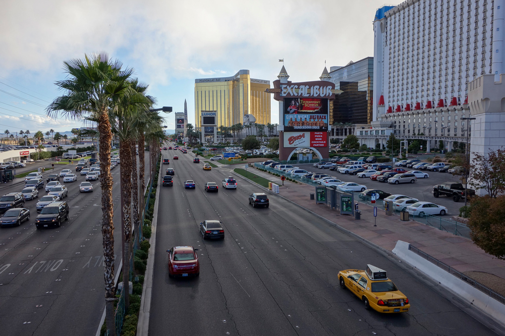 улицы лас вегаса. улицы лас вегаса. вид с улицы казино лас вегас. лас-вегас (невада) улицы лас-вегаса. лас-вегас (штат невада).
