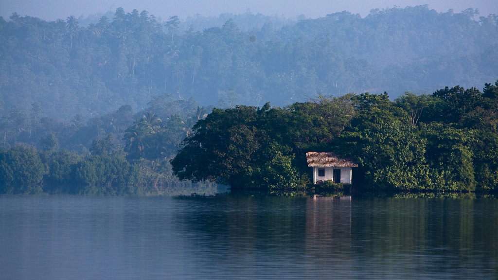 Озера шри ланки. Koggala Lake Шри Ланка. Озеро Коггала. Озеро Ратгама Шри Ланка. Озеро Когалле Шри Ланка.
